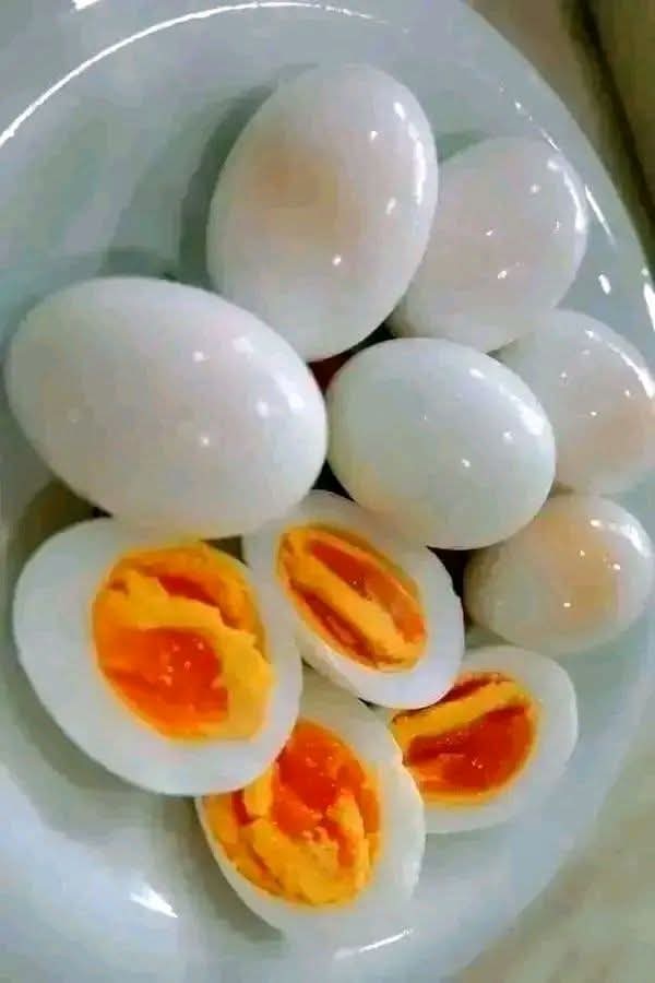 😱Médicos revelan que el consumo d huevos produce in… Ver más