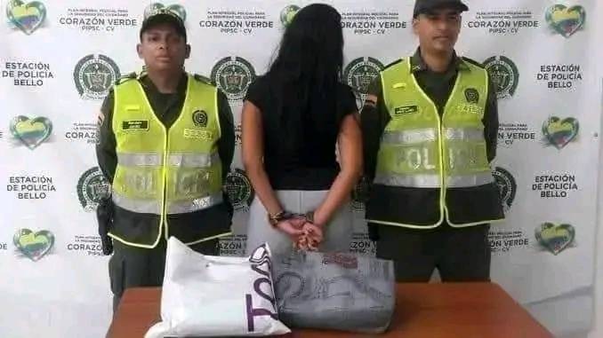 🚨🚨Mujer mata a su marid0 a puñaladas después de haber vio1…Ver más.