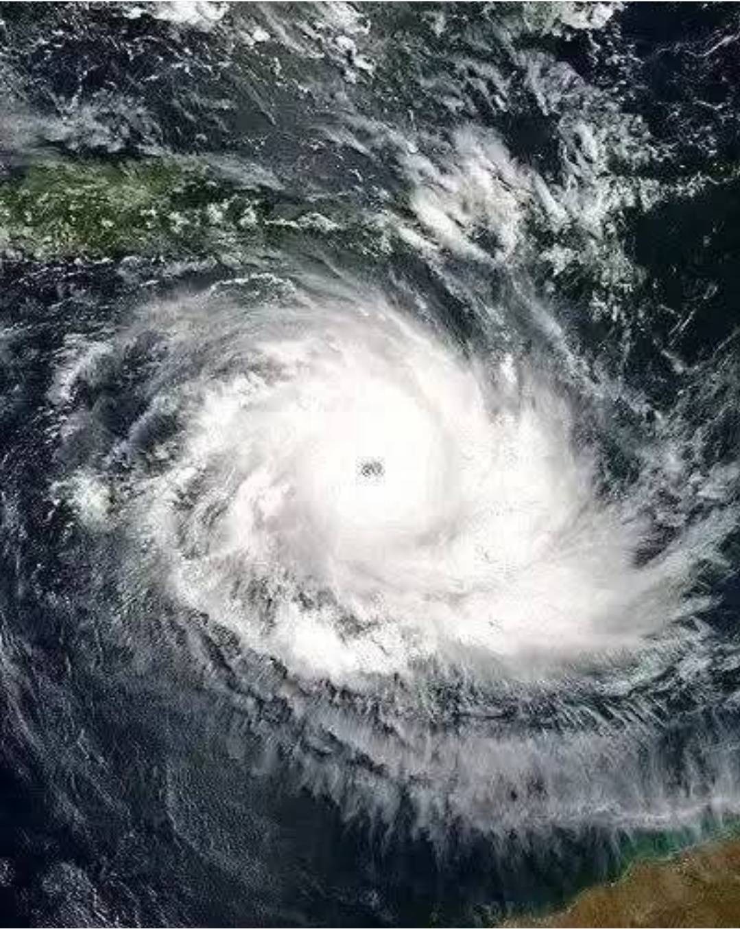 ATENCIÓN 🚨Se Acerca un gran huracán se dirig…Ver más